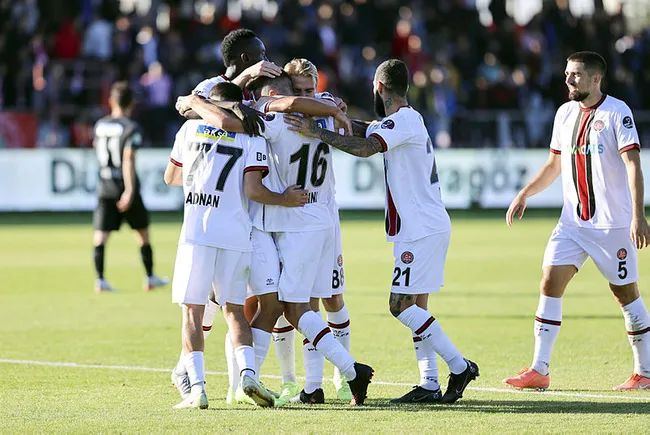 umraniyespor-fatih-karagumruk-1-3-mac-sonucu-1666447320102.jpg Ümraniyespor - Fatih Karagümrük: 1-3 | MAÇ SONUCU - 1