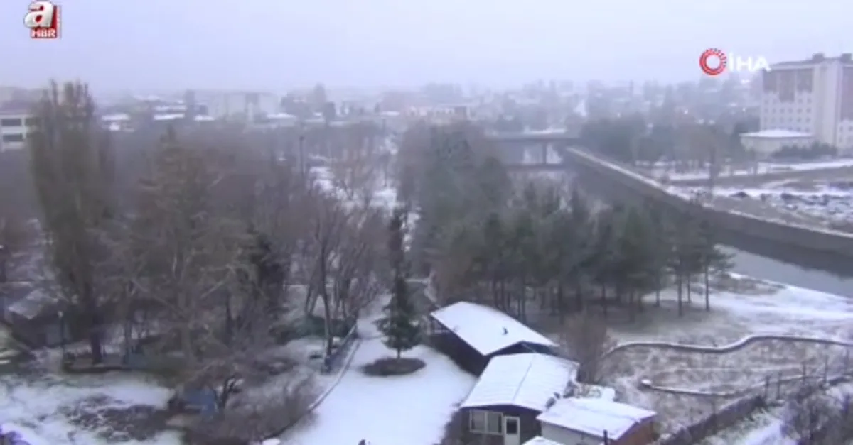 Kars'a mevsimin ilk karı düştü