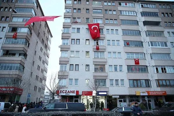 baskan-erdogandan-sehit-sozlesmeli-er-muhammed-tunahan-evcinin-ailesine-taziye-ziyareti-1706459060997.jpeg Başkan Erdoğan'dan şehit Sözleşmeli Er Muhammed Tunahan Evcin'in ailesine taziye ziyareti - 3