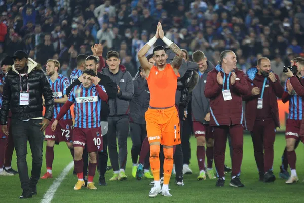 1644778281161.jpg Pırıl pırıl bir şampiyonluk ışığı görünüyor! Trabzonspor Teknik Direktörü Abdullah Avcı Konyaspor maçı sonrası konuştu - 2