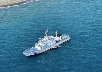 Çin ile Filipinler arasında Güney Çin Denizi'nde gerilim: Savaş gemileri karşı karşıya geldi