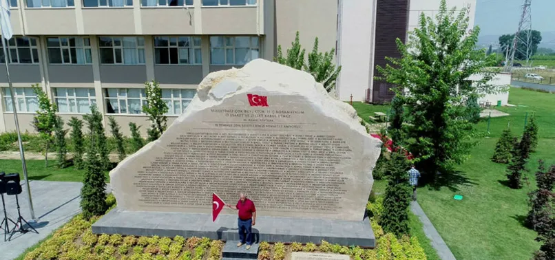 107 tonluk mermerden 15 Temmuz anıtı