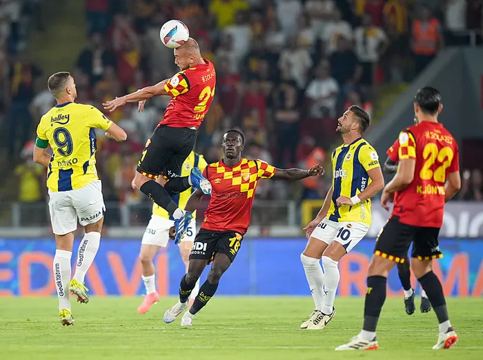 Fenerbahçe uzatma dakikalarında yıkıldı! İzmir’de puanlar paylaşıldı