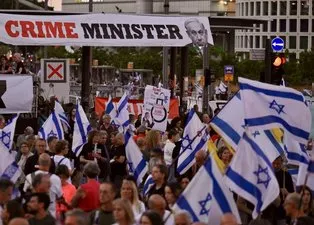 Netanyahu için çember daralıyor! İsrailliler katil Bibi’nin istifası ve esir takası anlaşması için sokaklarda döküldü