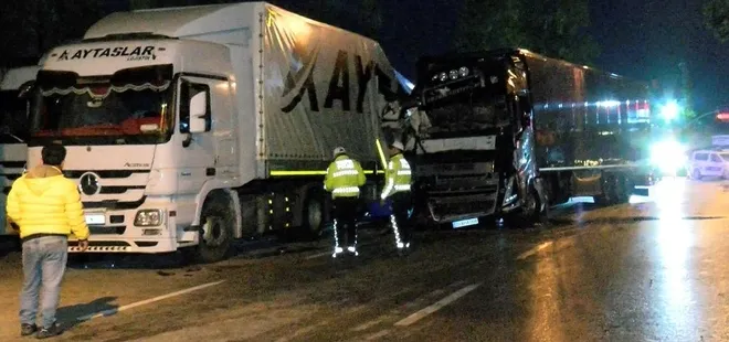 Kontrolden çıkan TIR park halindeki 2 TIR'a çarptı!