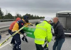 Afyon'da yan yatan araç metrelerce sürüklendi:1 kişi öldü, 2 kişi yaralandı