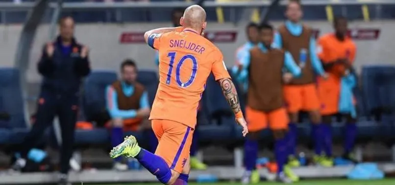 Sneijder Hollanda'yı ipten aldı!