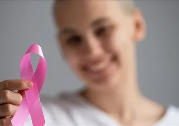 Meme kanserinde yaş ilerledikçe risk artıyor