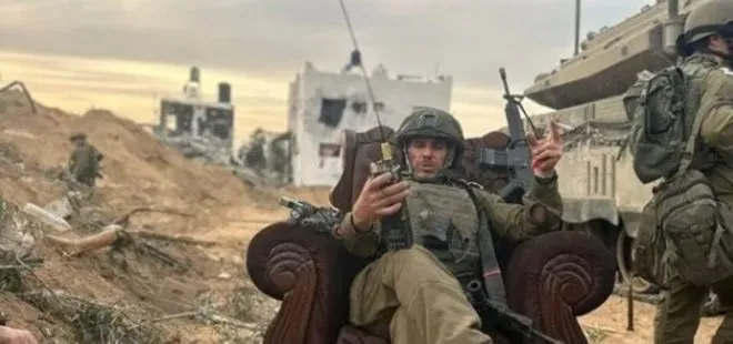 Katil İsrail askerleri yıktığı Gazze sokaklarında Coca Cola ile poz verdi