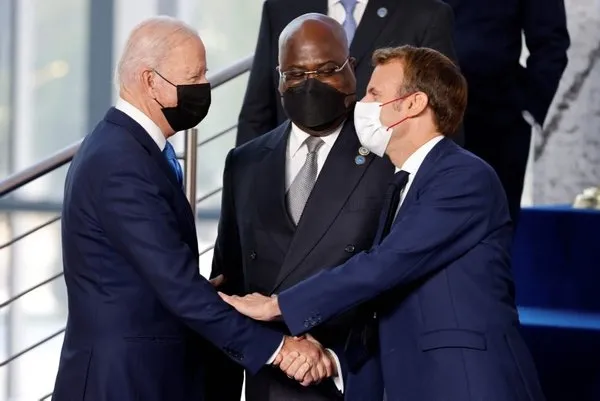 G20 Zirvesi’ne damga vuran anlar! ABD Başkanı Joe Biden ile Fransa Cumhurbaşkanı Emmanuel Macron arasında tokalaşma krizi