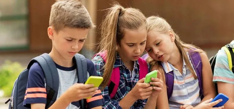 Çin'de çocukların okulda cep telefonu kullanması yasaklandı
