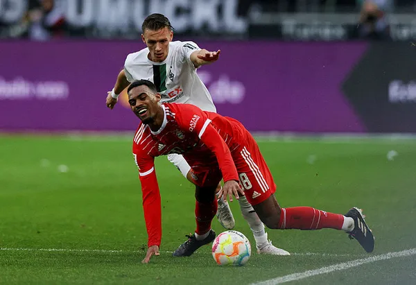 Galatasaray yine büyük oynuyor! Paredes beklenirken şimdi de Gravenberch hamlesi! Genç yıldız için kiralama teklifi...