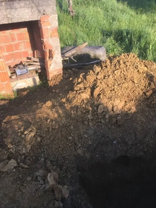 Evinin bahçesini köstebek yuvasına çevirdiler!