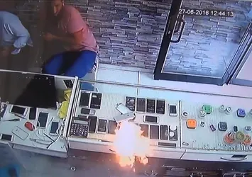 Telefon bataryasının patladığı an!