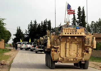 ABD'ye Suriye’de şok! Terör örgütü YPG-PKK yandaşları ABD ordusu araçlarını taşladı