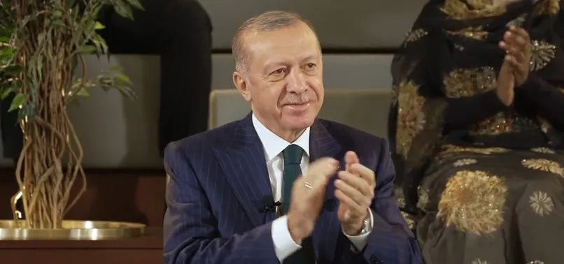 Başkan Erdoğan Afrikalı gençlerle buluştu! Afrikalı öğrencinin dilinden! "Zulmü Alkışlayamam" şiiri