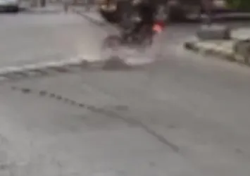 Feci ölüm! Aniden üzerine düştü
