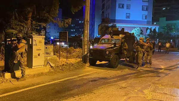 Mersin’de polisevine alçak saldırı! Bomba düzeneği de patlatıldı | Hain teröristin kimliği belli oldu