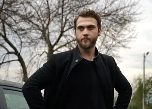 Çukur'un Yamaç'ı Aras Bulut İynemli'nin abisi ve ablası gündem oldu