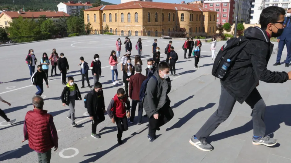Ortaokul ve liseler yüz yüze eğitime başladı