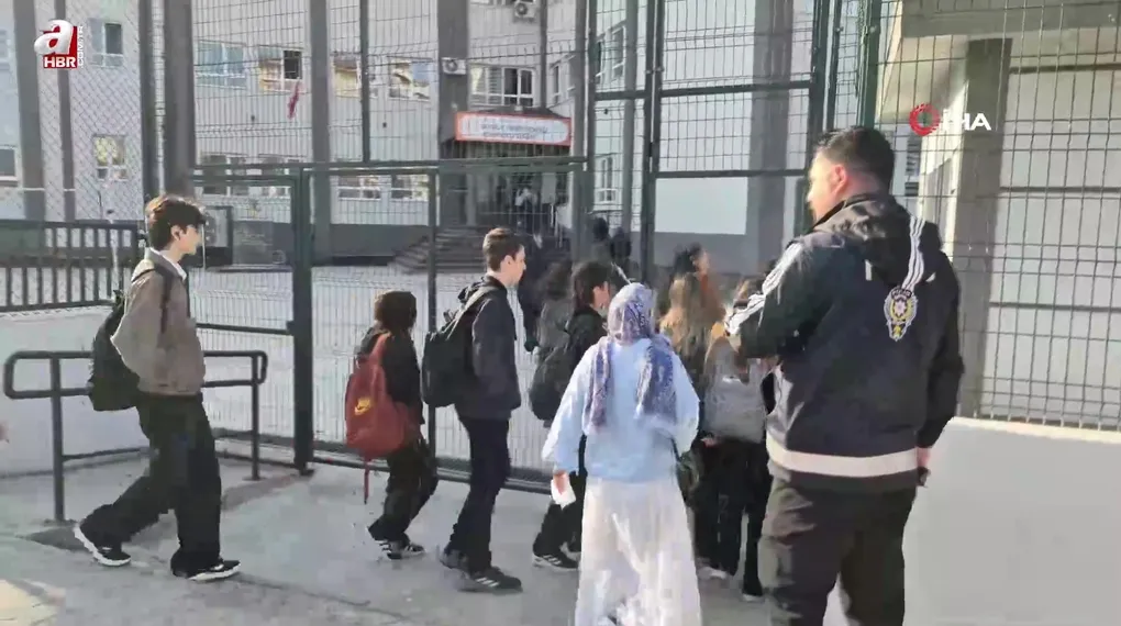 Polis okul önlerinde kuş uçurtmuyor