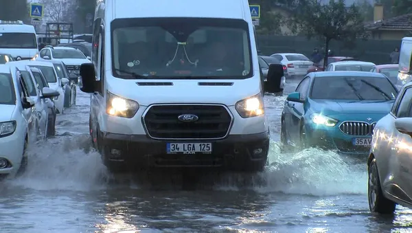 Son dakika | İstanbul kilit! Trafik yüzde 90'a ulaştı! Yola çıkacaklar dikkat - 1