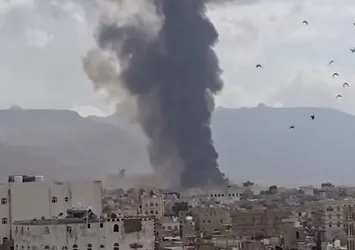 İsrail'den Yemen'e yoğun hava saldırısı!