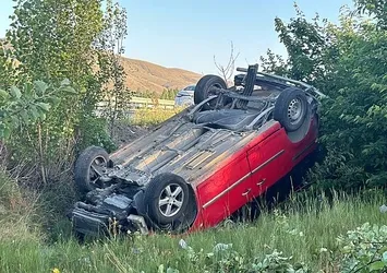 Sivas'ta kontrolden çıkan araç şarampole uçtu takla attı: 1'i ağır, 6 yaralı
