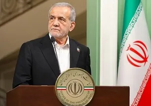 İran Cumhurbaşkanı Pezeşkiyan'dan sözünü kesen kişiye Türkçe uyarı