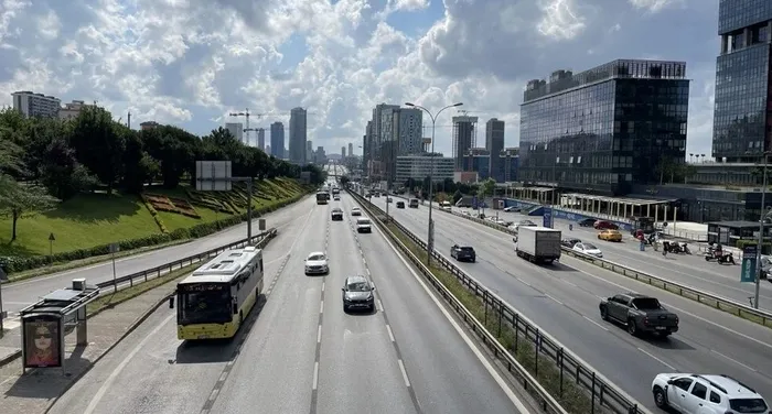 1718536265653.jpg İstanbul'da Kurban Bayramı sakinliği! Trafik yok denecek kadar az... - 1