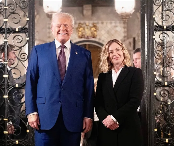 meloni-washington-yolcusu-trumpla-tarifeleri-gorusecek-ziyareti-oncesi-bakanlara-dikkat-ceken-ihtar-1744796343846.jpg İtalya Başbakanı Giorgia Meloni ABD Başkanı seçilen Donald Trump ile Palm Beach, Florida'daki Mar-a-Lago beldesindeki evinde 04 Ocak 2025 (Arşiv)