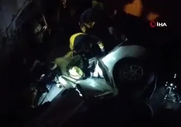 Ümraniye'de otomobil viyadükten aşağı uçtu