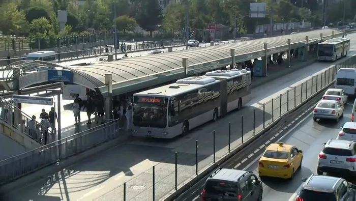 metrobus-hattindaki-calisma-nedeniyle-besyol-duragi-hizmet-veremeyecek-1724660037942.jpeg
