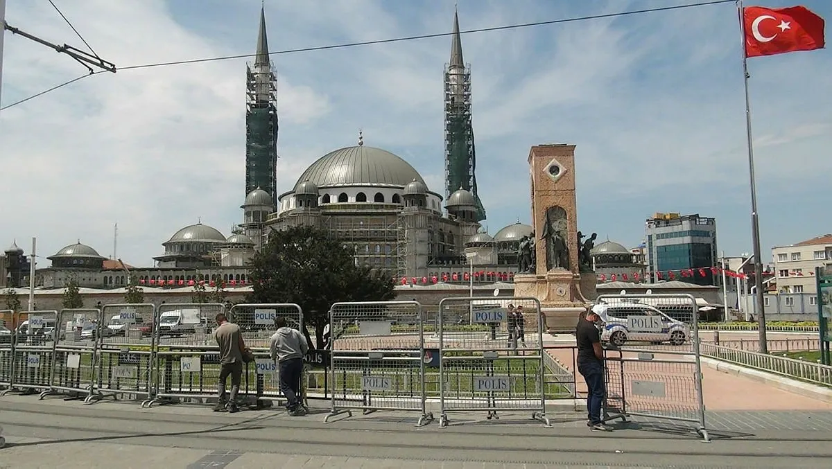 Taksim Meydani Nda Siki 1 Mayis Onlemi A Haber En Son Haberler