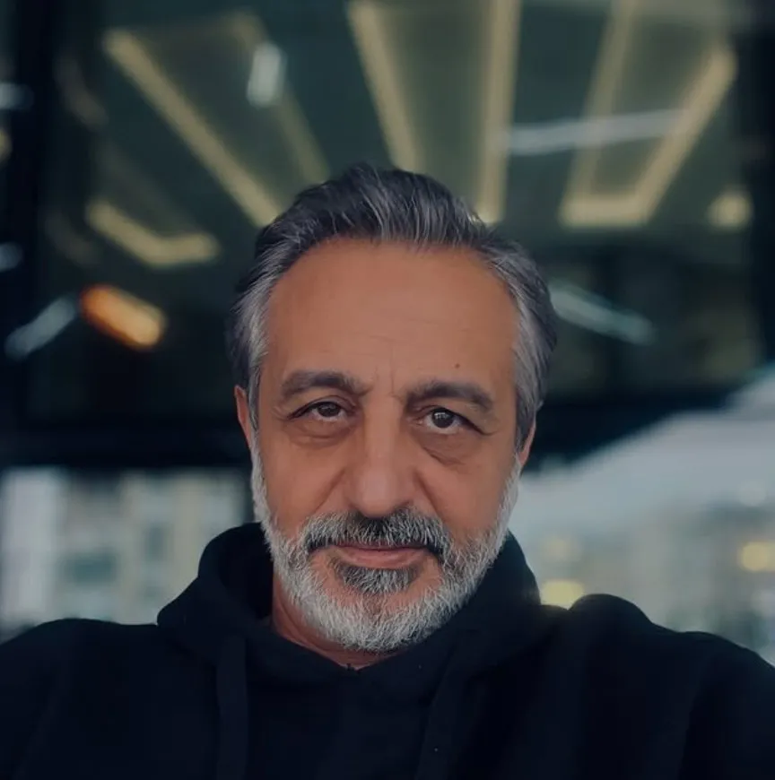 oyuncu-ruhi-sarinin-aci-gunu-babasi-osman-sari-hayatini-kaybetti-1777714064108.jpg Oyuncu Ruhi Sarı'nın acı günü: Babası Osman Sarı hayatını kaybetti - 2