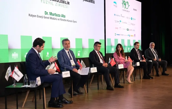 surdurulebilir-donusum-icin-yol-haritasi-is-dunyasi-ve-kamu-temsilcileri-surdurulebilir-yuzyil-zirvesinde-turk-1717771498253.jpg İş dünyası ve kamu temsilcileri Sürdürülebilir Yüzyıl Zirvesi’nde Turkuvaz Medya'da buluştu: Türkiye 5.5G'ye geçiyor! Bakan Yardımcısı tarih vererek duyurdu - 8