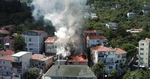 Bursa’da 3 katlı binada yangın