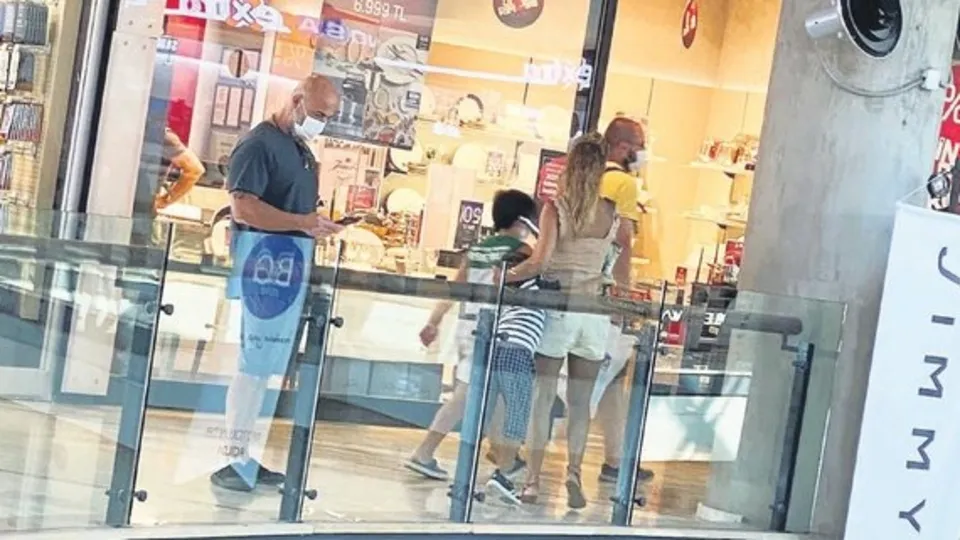 Irmak Ünal’dan kafa karıştıran hareket! Eski eşi Emre Karabacak’la görüntülenince…