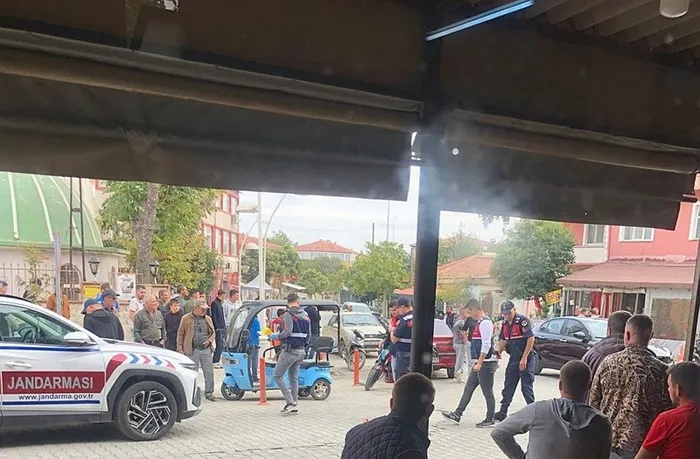 edirnede-bir-kisiyi-silahla-olduren-baba-ve-oglu-tutuklandi-1759157150777.jpeg Edirne'de bir kişiyi silahla öldüren baba ve oğlu tutuklandı