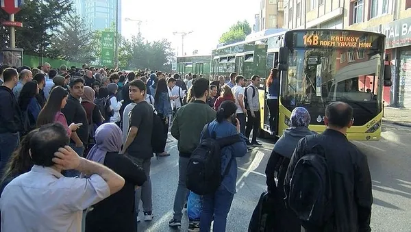 son-dakika-uskudar-cekmekoy-metrosunda-ariza-seferler-iptal-1685602892355.jpg