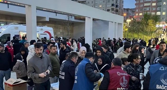 istanbullular-solugu-disarda-aldi-millet-bahcelerine-akin-akin-gittiler-yogunluk-goruntulendi-1745436126970.jpg Fotoğraf-AA