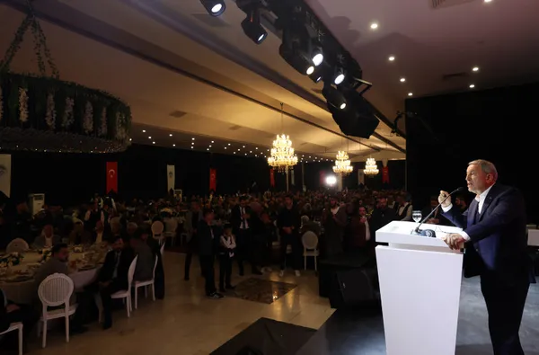 Türkiye'nin güvenliği onlara emanet! Bakan Akar halka tek tek anlattı: Teröristlerin sığınakları başlarına yıkıldı - 5