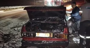 Seyir halindeki otomobil alev alev yandı!
