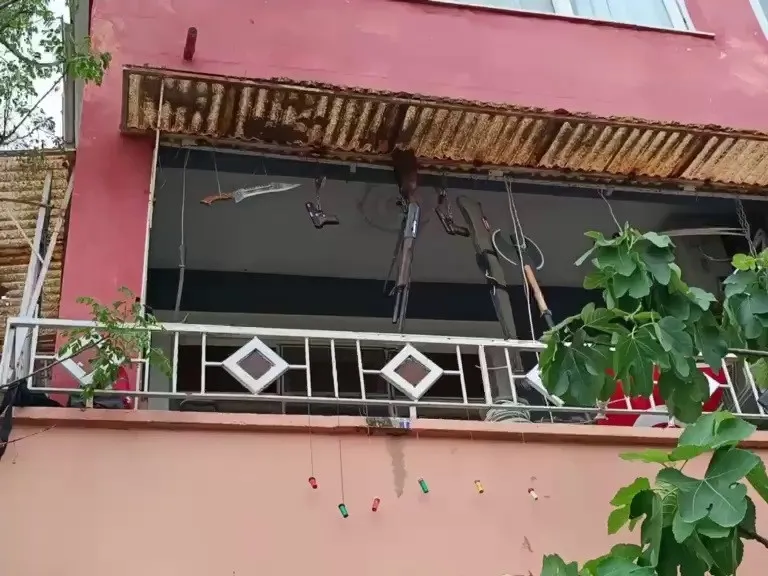 gorenler-gozlerine-inanamadi-balkon-degil-mustakil-cephanelik-1776752810709.jpg Görenler gözlerine inanamadı! Balkon değil müstakil cephanelik - 1