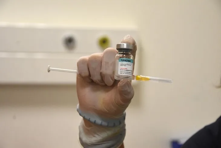 Yerli koronavirüs aşısı TURKOVAC başladı! Randevu alanlar hastanelere akın etti | Vatandaştan TURKOVAC’a yoğun ilgi