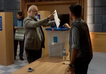 Bağdat'ta seçim sandıkları yandı