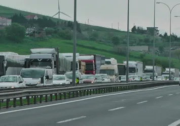 TEM'de trafik kazası: 7 yaralı