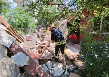 Kocaeli’de metruk evde yıkım sırasında sundurma çöktü: 2 kişi hayatını kaybetti