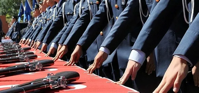 Jandarma Genel Komutanlığında 34 subay emekliye sevk edildi
