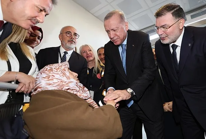 Ölmeden önce tek isteğim demişti! Başkan Erdoğan 102 yaşındaki Gülsüm Sakallı nine ile görüştü